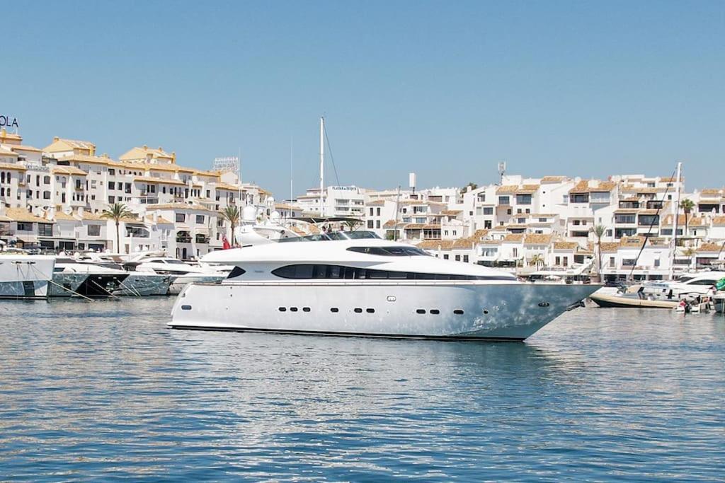 Hotel Super Yacht Located In Puerto Banus Marbella Exterior foto