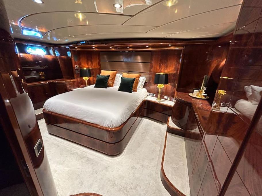 Hotel Super Yacht Located In Puerto Banus Marbella Exterior foto