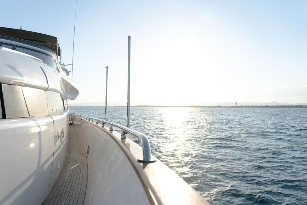 Hotel Super Yacht Located In Puerto Banus Marbella Exterior foto