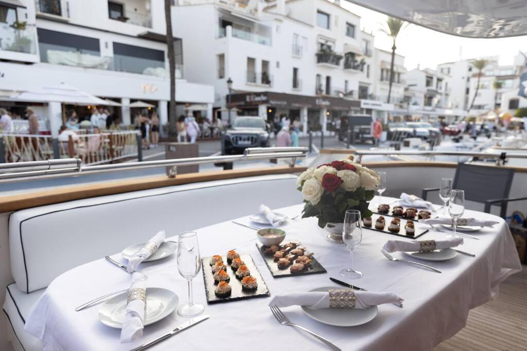Hotel Super Yacht Located In Puerto Banus Marbella Exterior foto