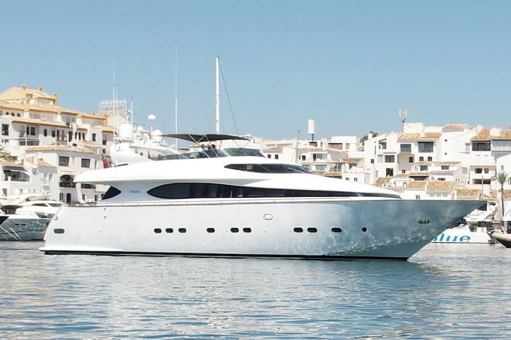 Hotel Super Yacht Located In Puerto Banus Marbella Exterior foto
