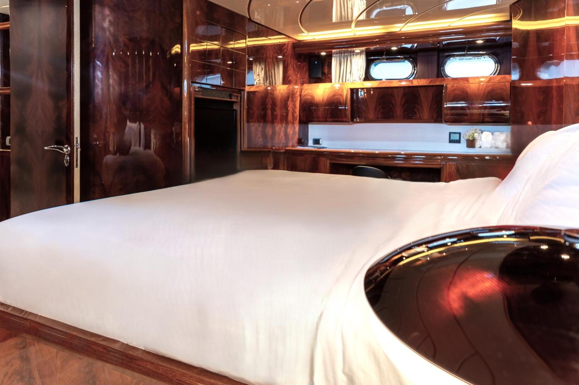 Hotel Super Yacht Located In Puerto Banus Marbella Exterior foto